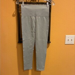 NWOT Zenana Outfitters Leggings
